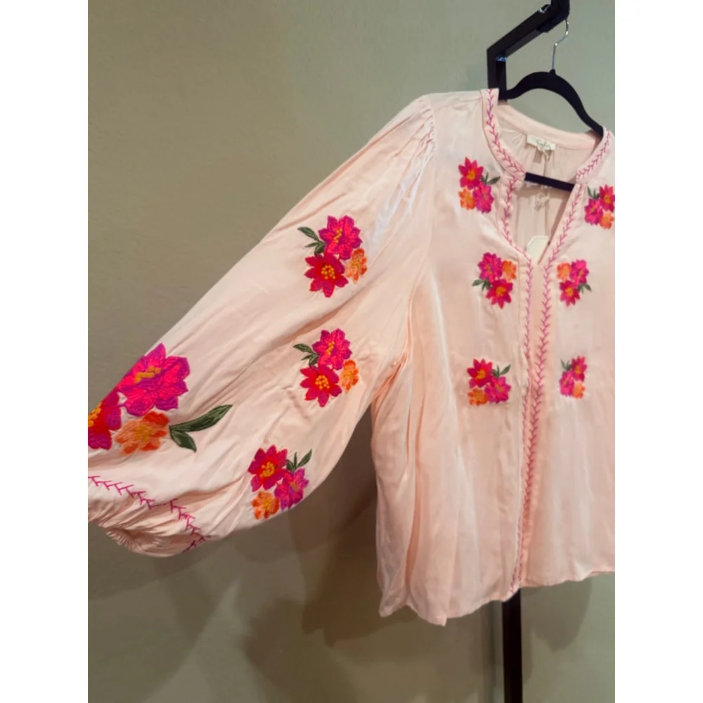 Easel Floral Embroidered Long Sleeve Top in Blush Size S - Picture 4 of 7